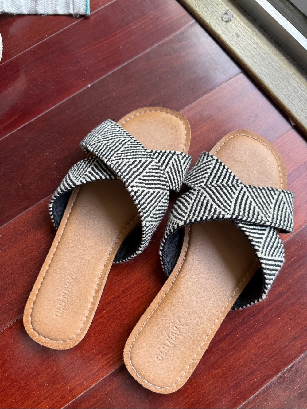 Old Navy Black & Tan Crossed Woven-Strap Slide Sandals
